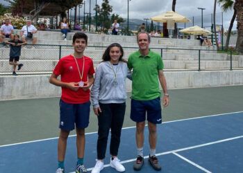 Alvi-negros sagram-se campeões regionais de ténis em Sub-16